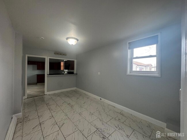 Photo - 556 Roosevelt Ave Unidad 1