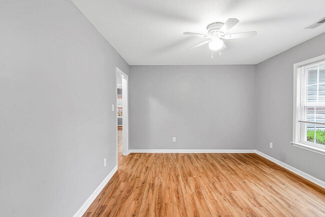 Photo - 174 Live Oak Dr