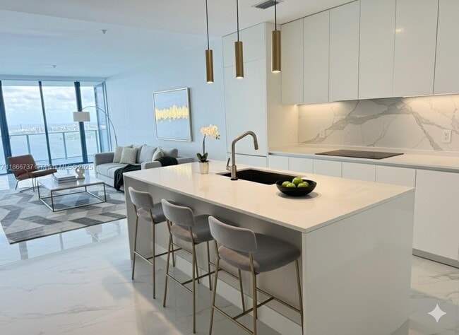Photo - 700 NE 24th St Unidad 4206