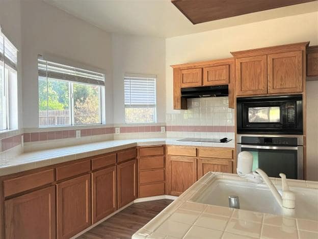 2954 E Pryor Dr