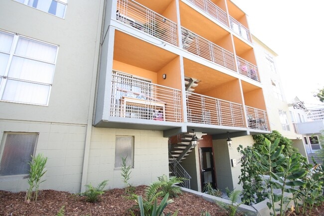 Creekside Apartments - Creekside Apartments