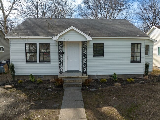 Freshly Updated 2 Bedroom House - Freshly Updated 2 Bedroom House