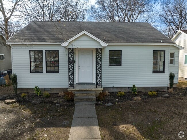 Building Photo - Freshly Updated 2 Bedroom House