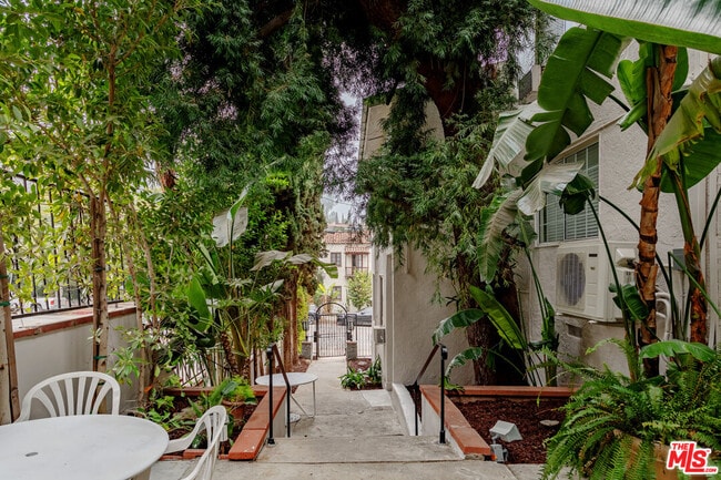 Photo - 2401 Beachwood Dr Unit 9