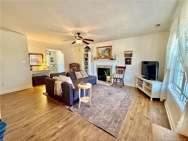 Photo - 234 Pender Rd