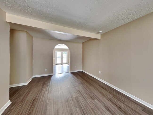 Photo - 407 Harold Ln