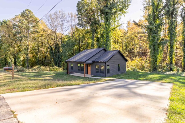 Photo - 1005 Midnight Rd