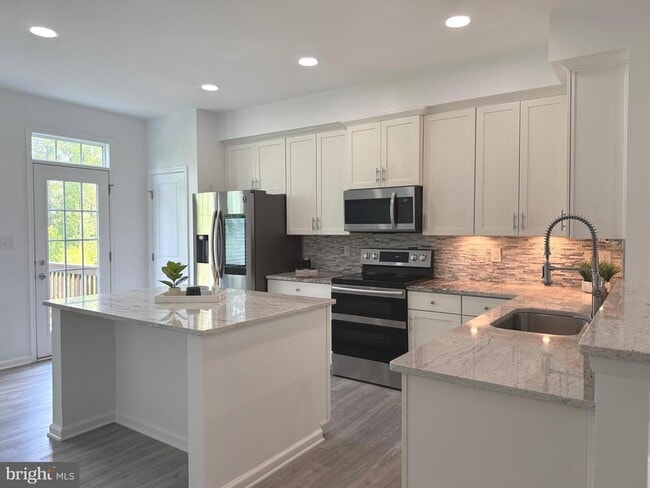 Photo - 139 Streamview Dr