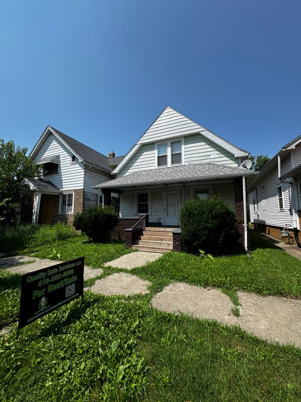 Building Photo - 319 E Streicher St Rental