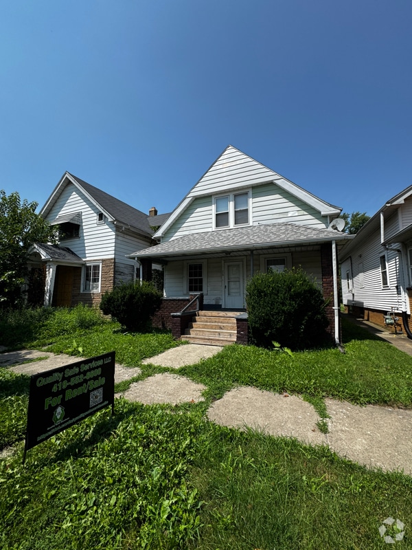 Building Photo - 319 E Streicher St Rental