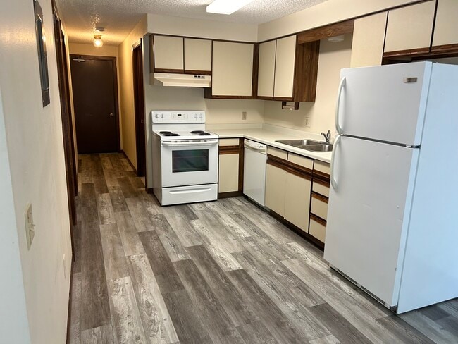 Photo - 2908 Birch St