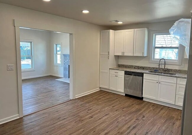 Photo - 1661 Joyner Ave SE