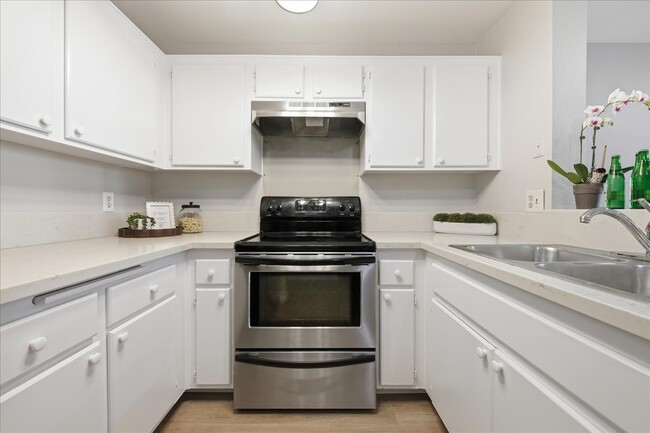Photo - 3440 Lebon Dr Unit 4217