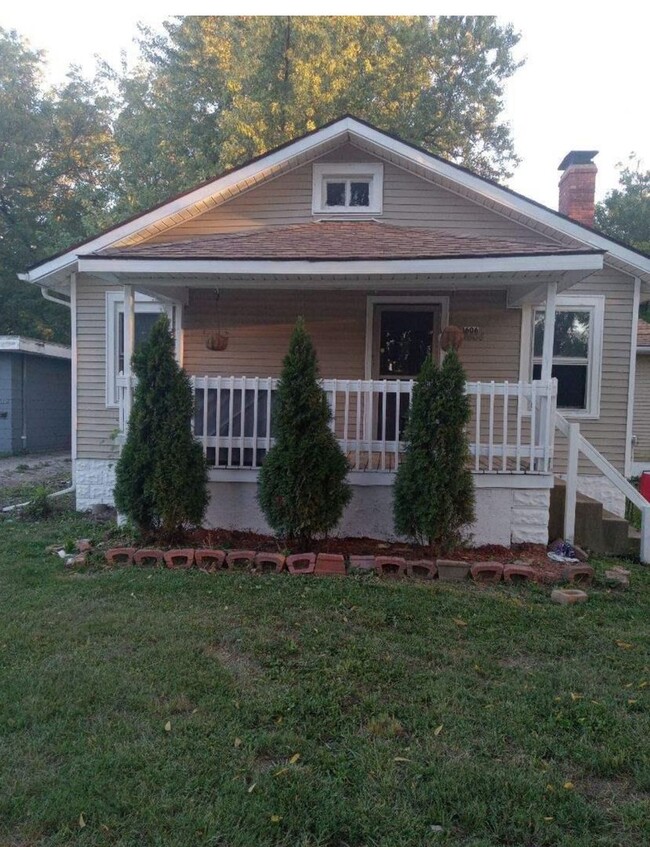 Building Photo - Spacious Single Family Home