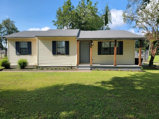 Building Photo - Charming 3BR House in Humboldt