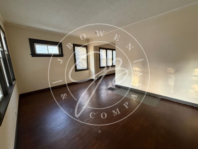 Photo - "Charming 2-Bedroom Home with Gleaming Har...