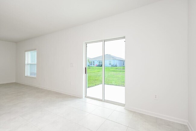 Photo - 256 Hayley St