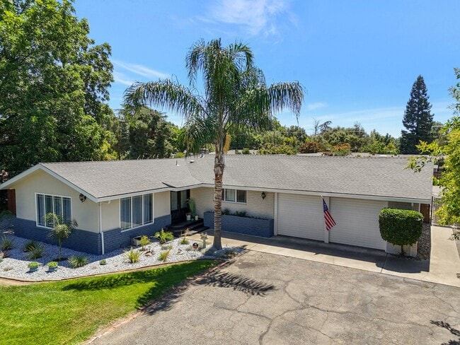 Modern Country Retreat on Half Acre in Gri... - Modern Country Retreat on Half Acre in Gri...