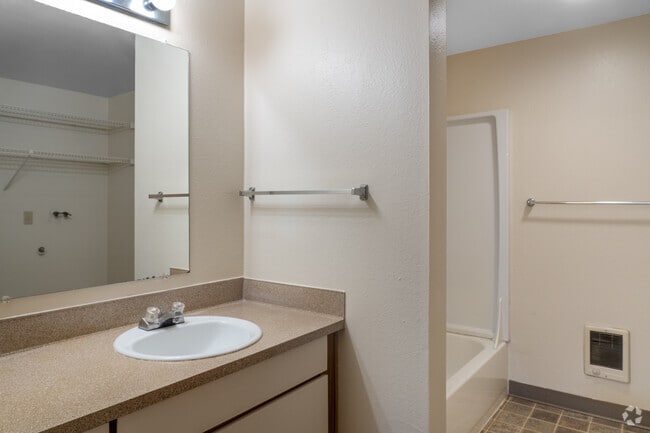 2BR, 2BA, - 1050SF - Bathroom