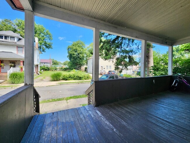 Photo - 5 Bedroom 2 Full Bath Houses | Front Porch | Back Yard | Off Street Parking | in-Unit Laundry