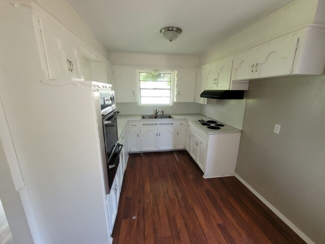 4904 NW 29th St