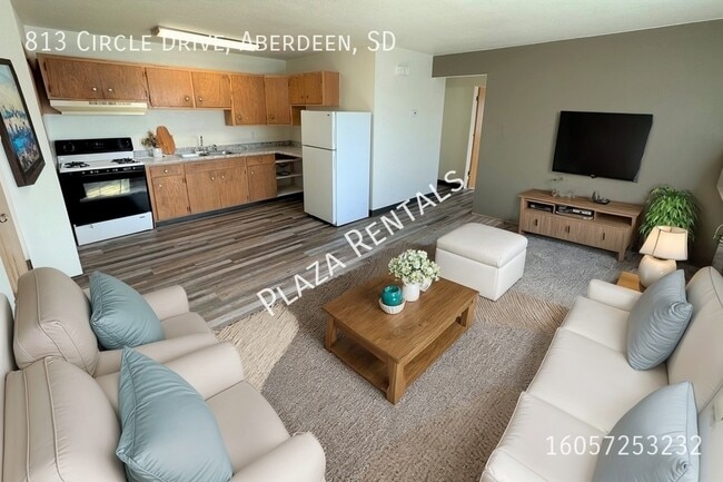 Building Photo - 2120 3rd Ave SE Unit 1