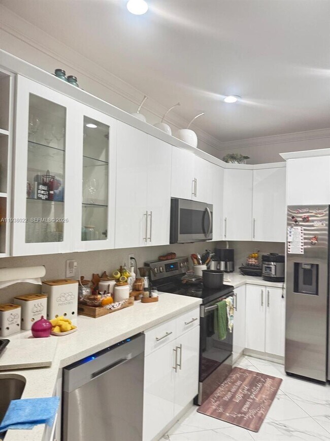 Building Photo - 7200 NW 177th St Unit 1067