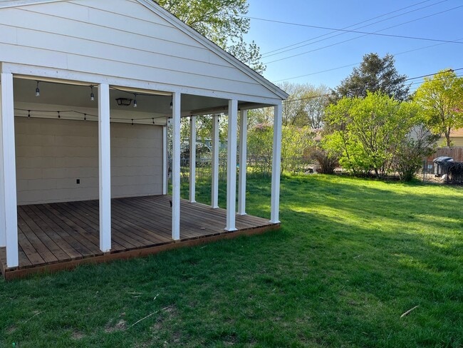 Photo - 4 bed / 1 1/2 bath home midtown!