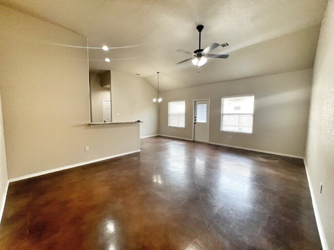 Photo - 2-Weeks Free Rent on 1st Full Month’s Rent...