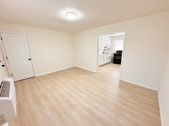 819 Dana Pl