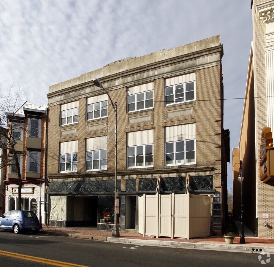Primary Photo - 120-124 N High St