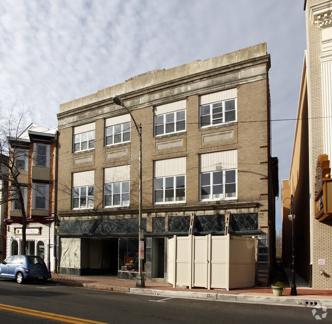 Building Photo - 120-124 N High St