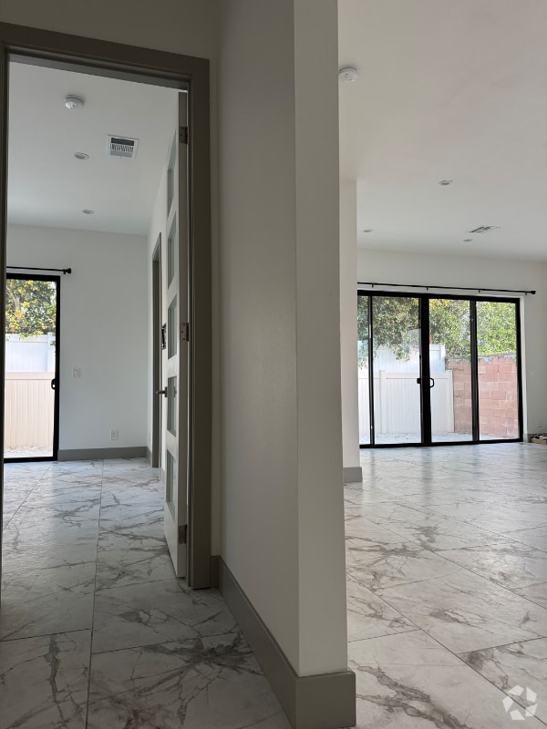 Building Photo - 15120 La Maida St Rental