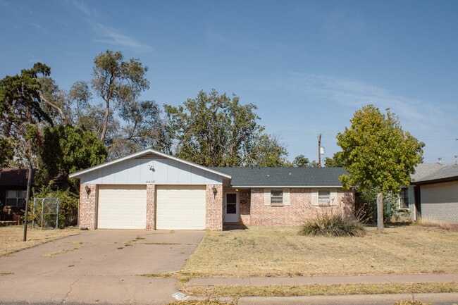 Building Photo - Cute, Clean and Central 3 bedroom 2 bathroom