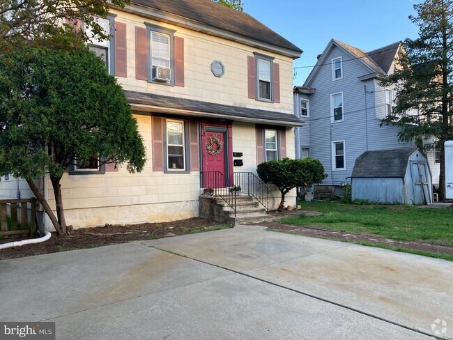 Building Photo - 819 Broadway Rental