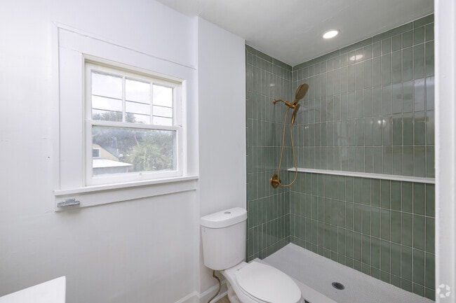 Building Photo - 618 7th Ave N Unit A Rental
