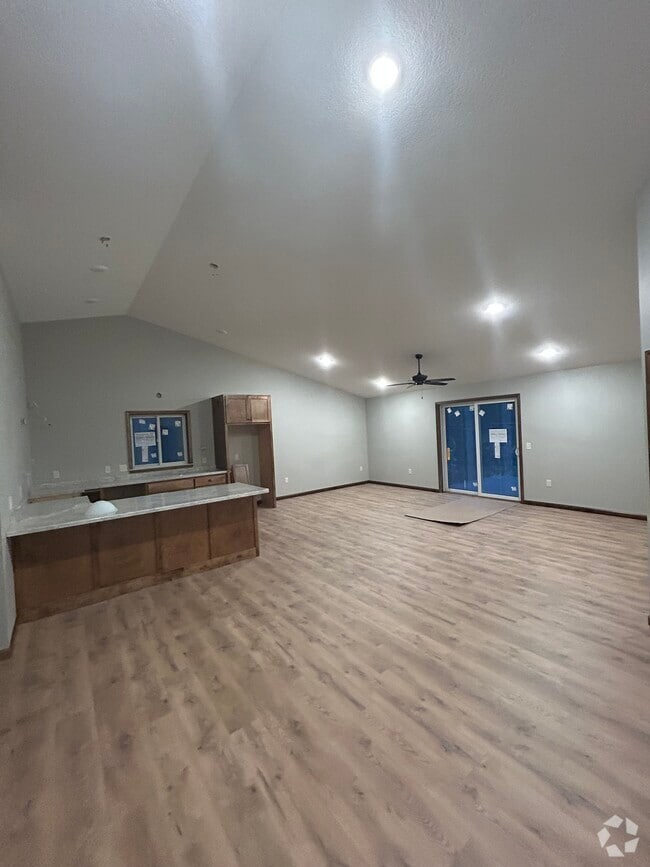 Building Photo - 656 Veronica Ct Unit 656 Rental