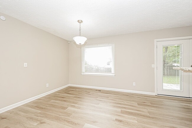 Photo - 5234 Swiss Air Dr