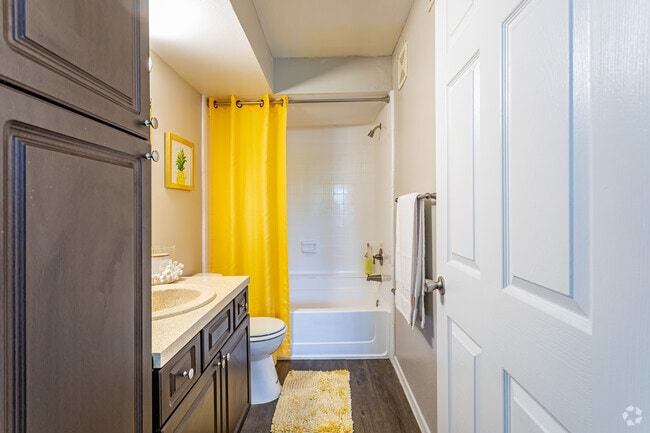 2BD, 2BA - 1000 SF