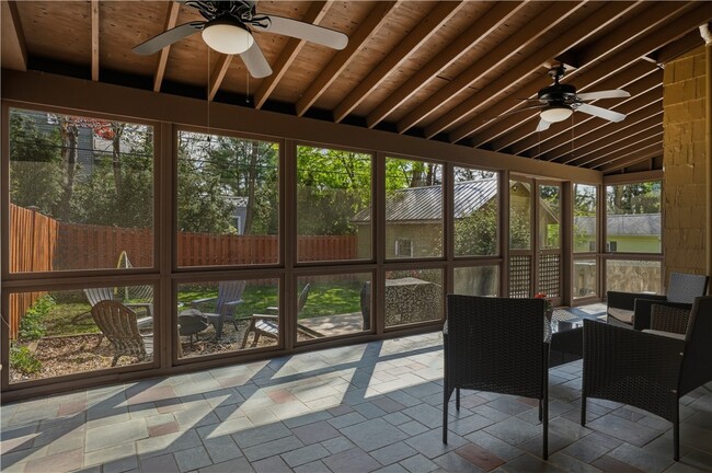 Photo - 98 Sunnyside Dr