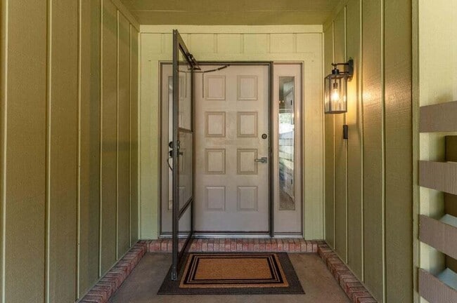 Photo - 512 Samana Way