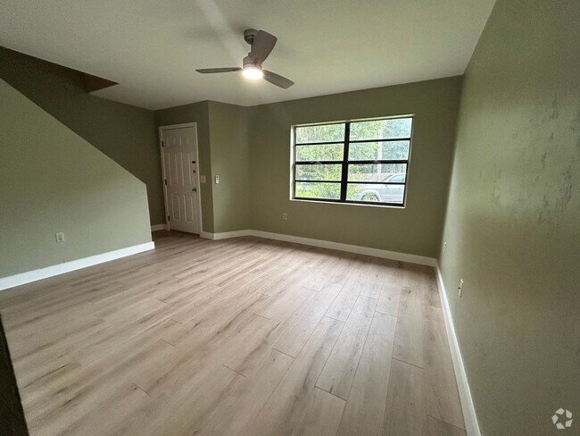 Building Photo - Adorable Updated 2/1.5 Furnished or Unfurn... Rental