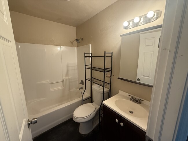 Photo - 1029 N Hickory Ave