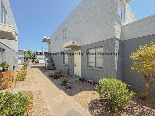 Building Photo - 2625 W Ocotillo Rd