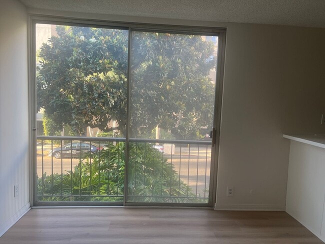 Villa Monica Apts.