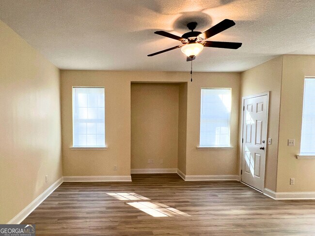 Photo - 818 Davis Ave