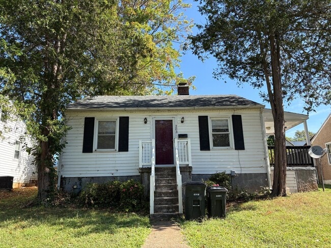 Building Photo - Talk about close to everything! 2 bedroom,... Rental
