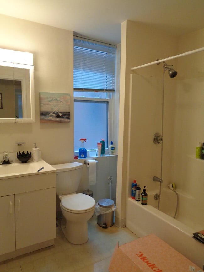 Building Photo - 1120 Beacon St Unit 2D