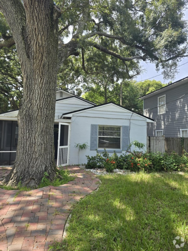 Building Photo - 1200 Altaloma Ave Rental