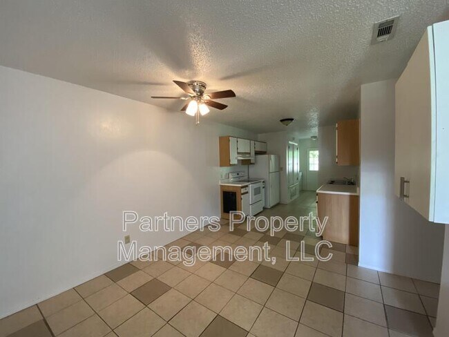 Photo - 5706 Sara St